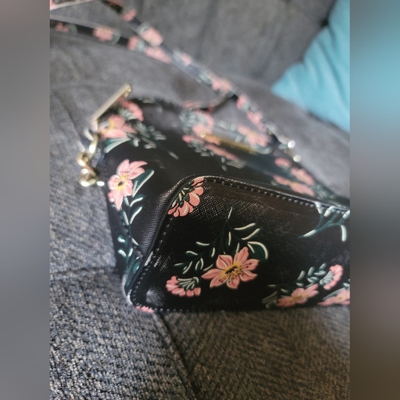 Steve Madden Floral Crossbody - Picture 4 of 10